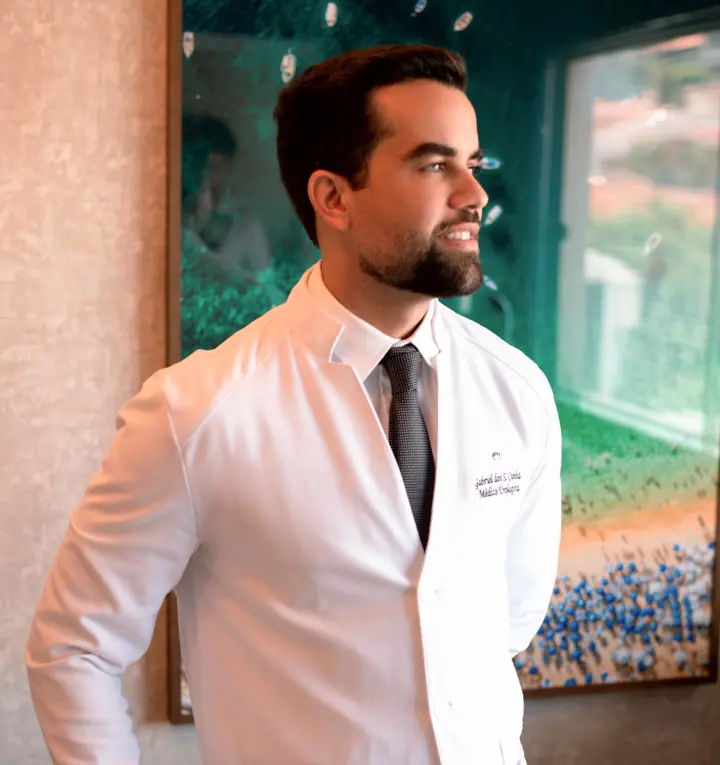 Dr. Gabriel Cunha de jaleco